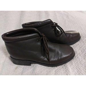 Laura Scott Women’s boots, brown leather, size 9,